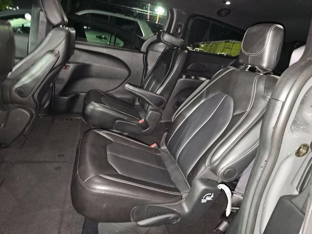 Used 2025 Chrysler Pacifica Select FWD image 12