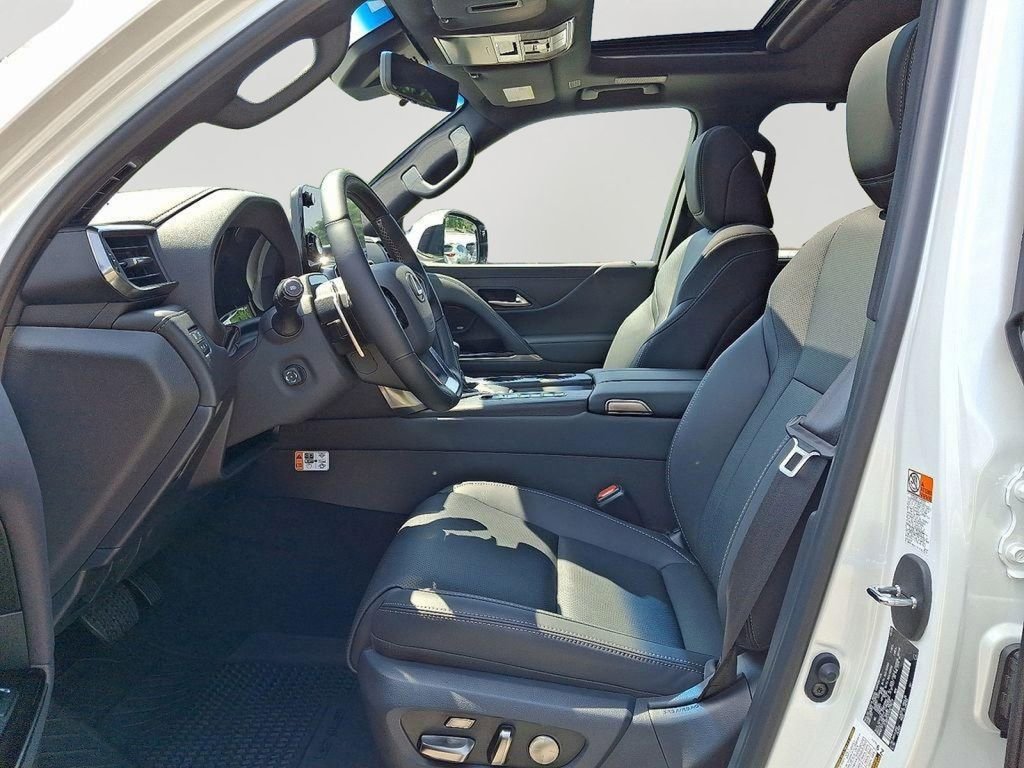 New 2025 Lexus LX 600 4WD w/ Luxury Package image 9