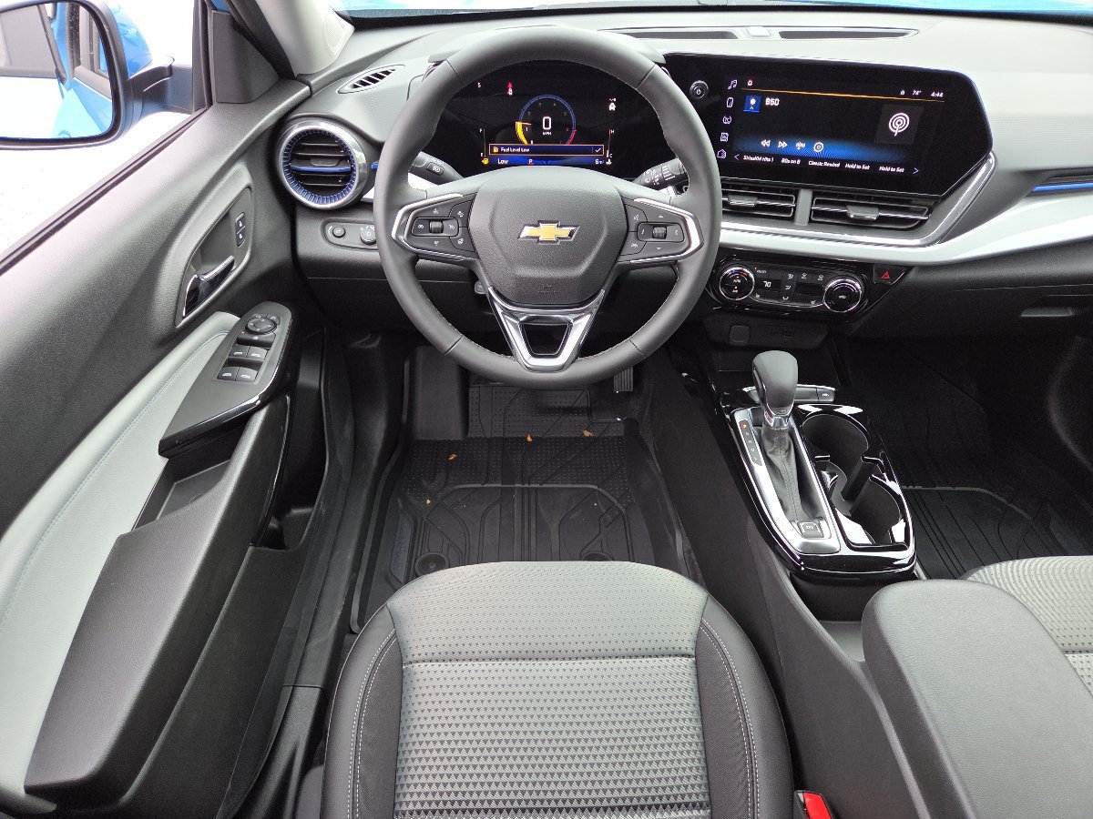 New 2026 Chevrolet Trax LT w/ LT Convenience Package FWD image 25