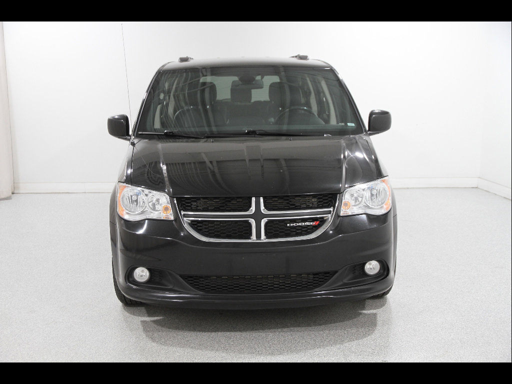 Used 2019 Dodge Grand Caravan SXT FWD image 2