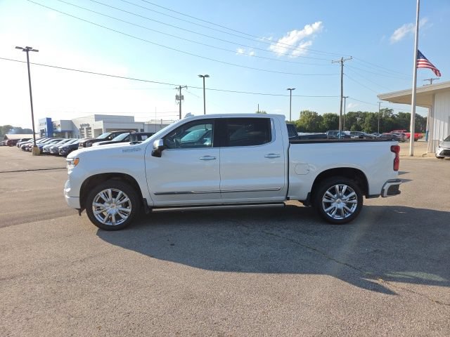 Used 2022 Chevrolet Silverado 1500 High Country w/ High Country Premium Package AWD/4WD image 9