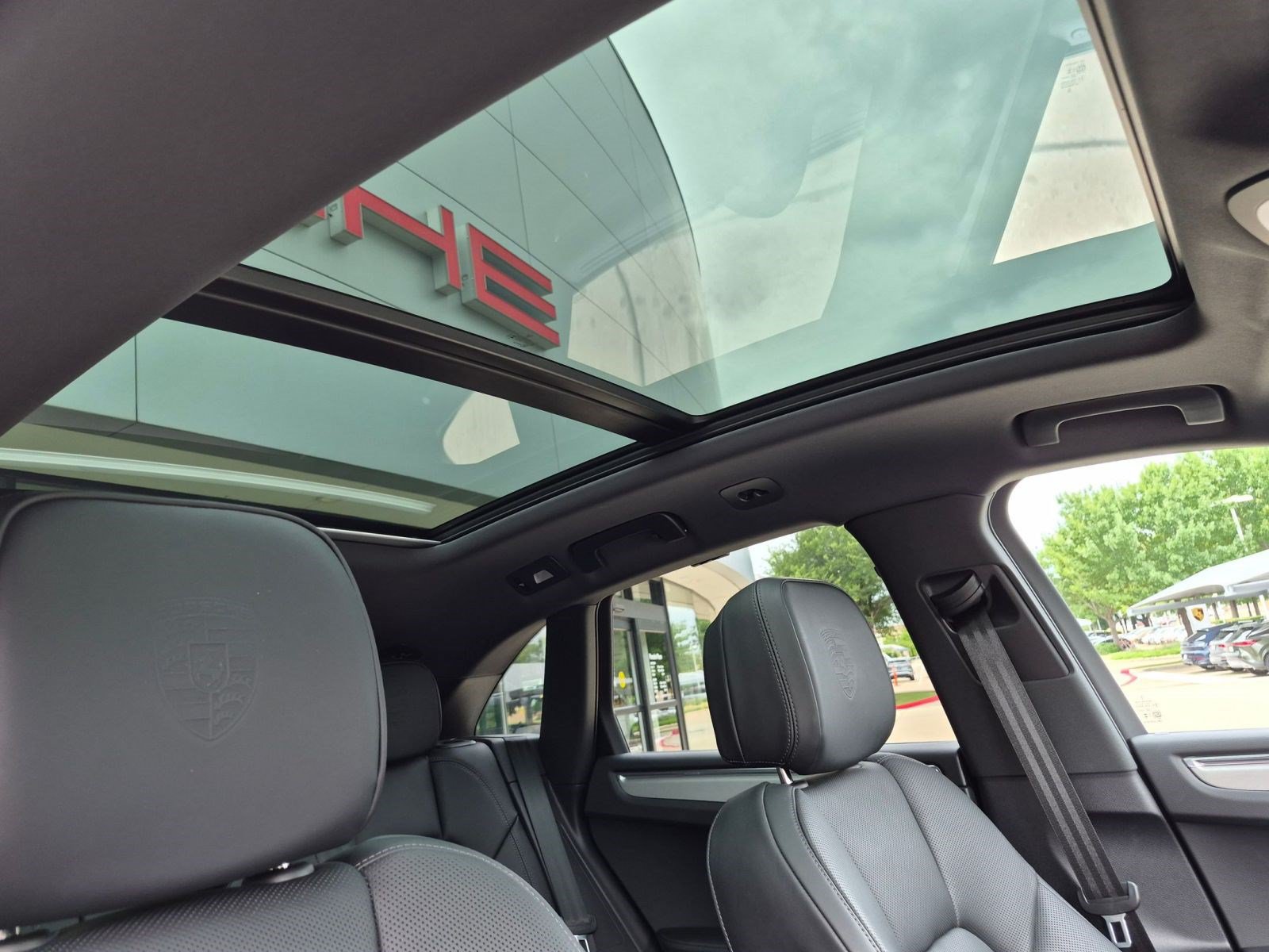 Certified 2026 Porsche Macan AWD/4WD image 26