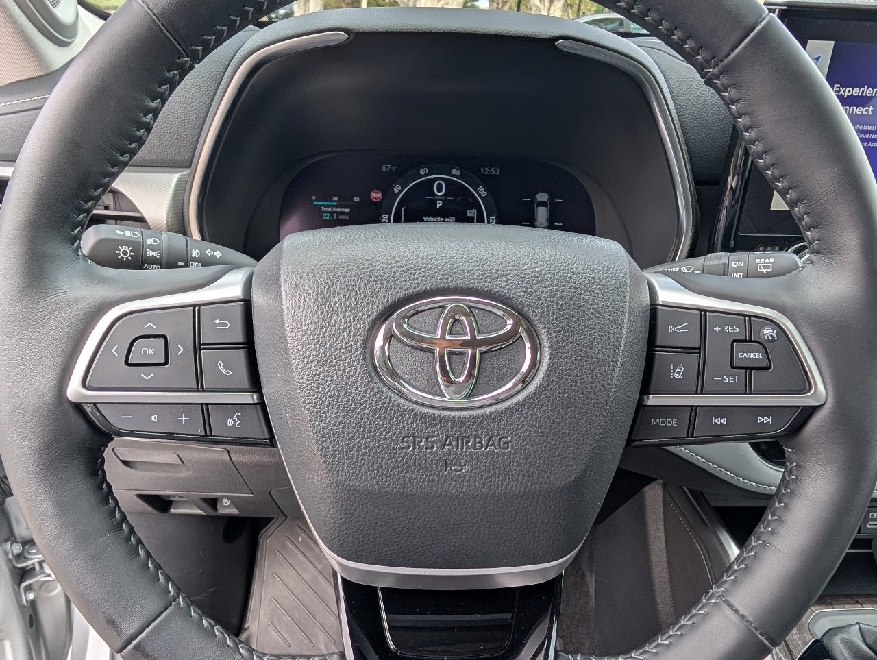 Used 2024 Toyota Highlander Platinum AWD/4WD image 19