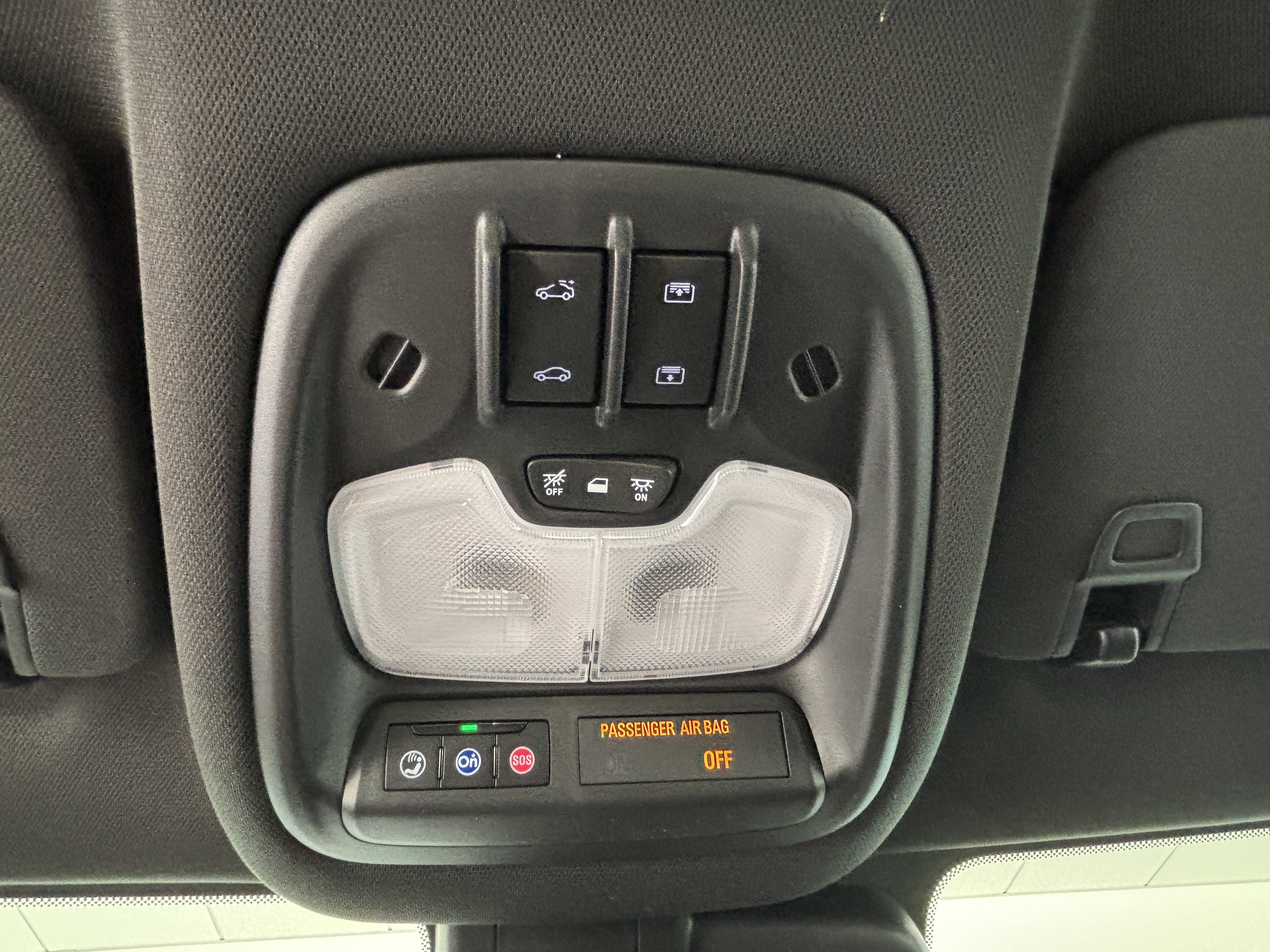 Used 2025 Chevrolet TrailBlazer RS w/ Convenience Package AWD/4WD image 18