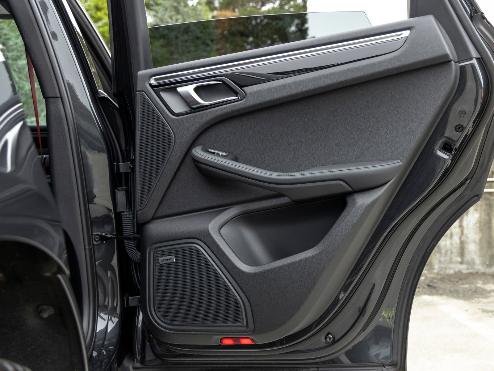 Certified 2022 Porsche Macan AWD/4WD image 48