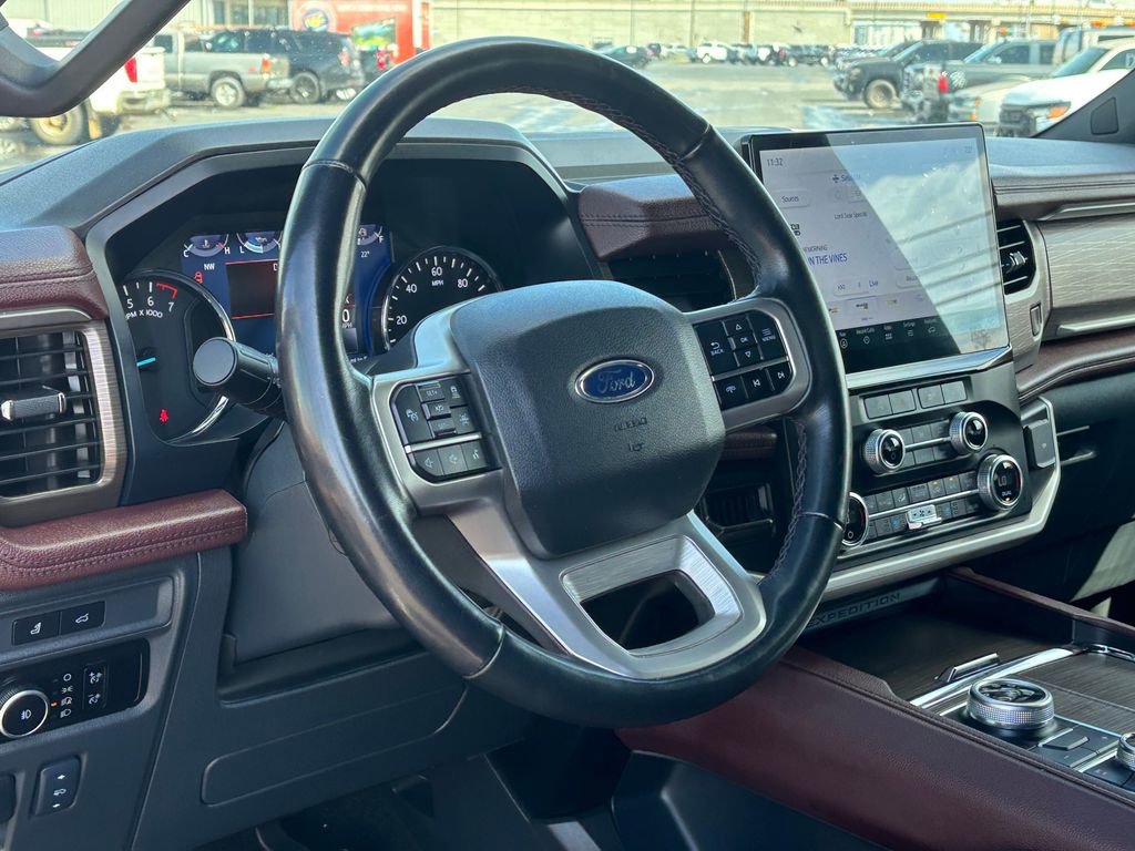 Used 2024 Ford Expedition Limited AWD/4WD image 7
