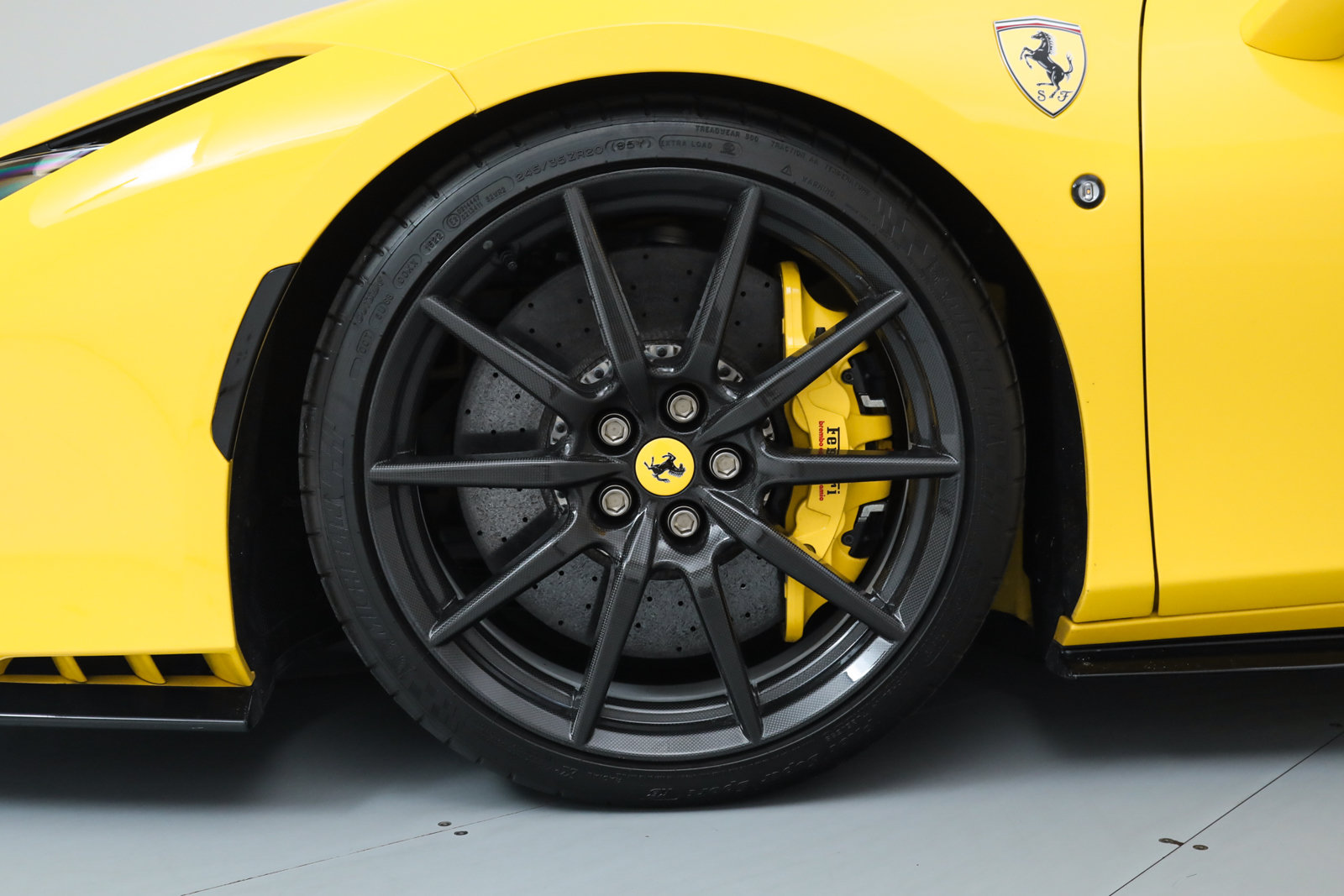 Certified 2022 Ferrari F8 Tributo RWD image 35