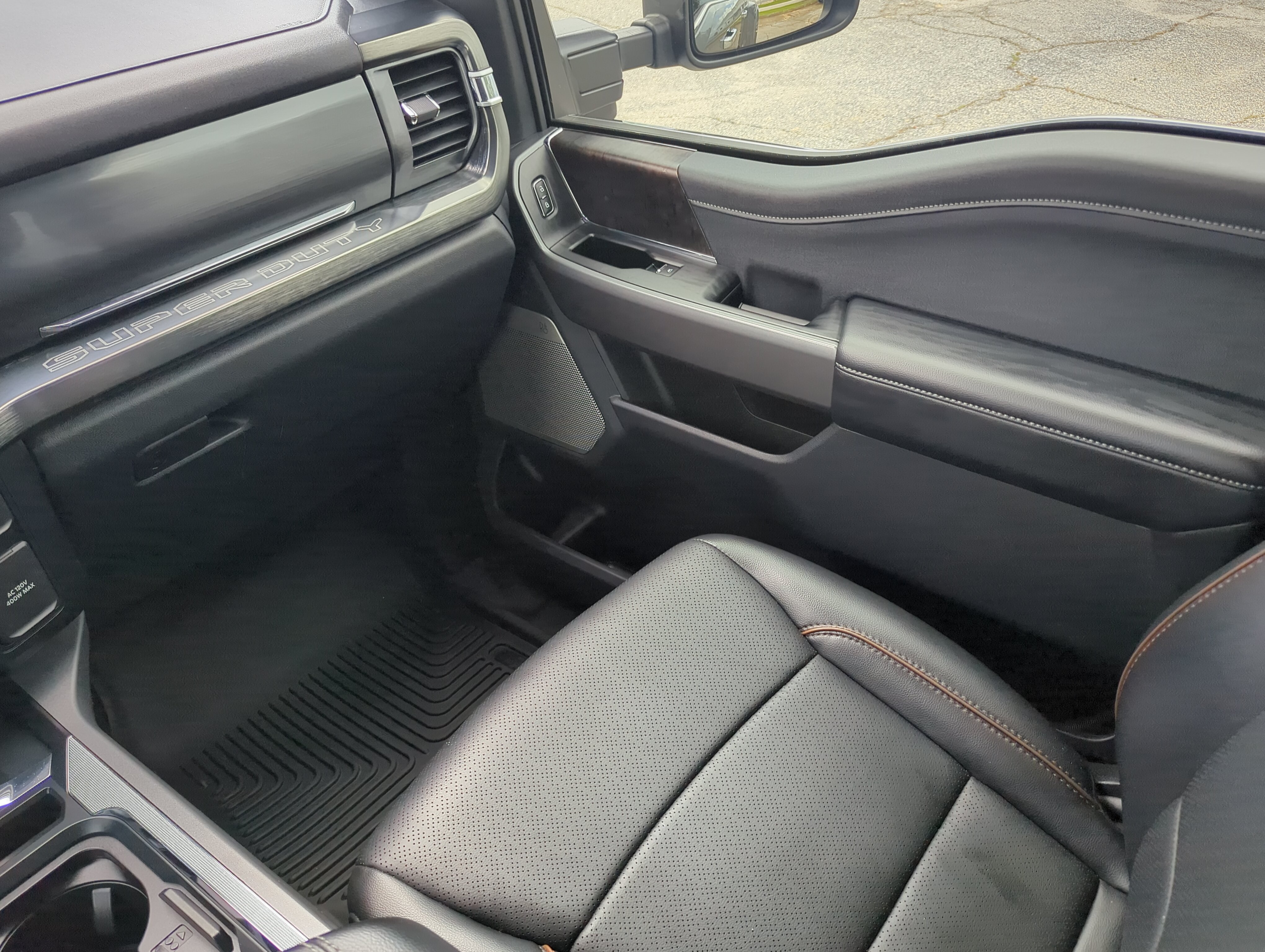 Certified 2025 Ford F450 Lariat w/ Lariat Ultimate Package AWD/4WD image 15