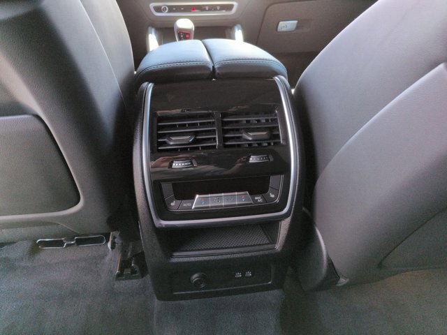 Used 2025 BMW XM AWD/4WD image 17