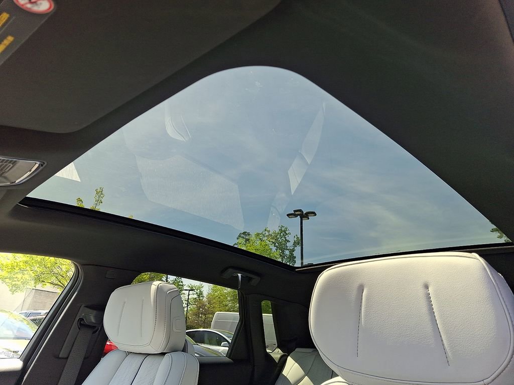 Used 2024 Cadillac Lyriq Luxury AWD/4WD image 14