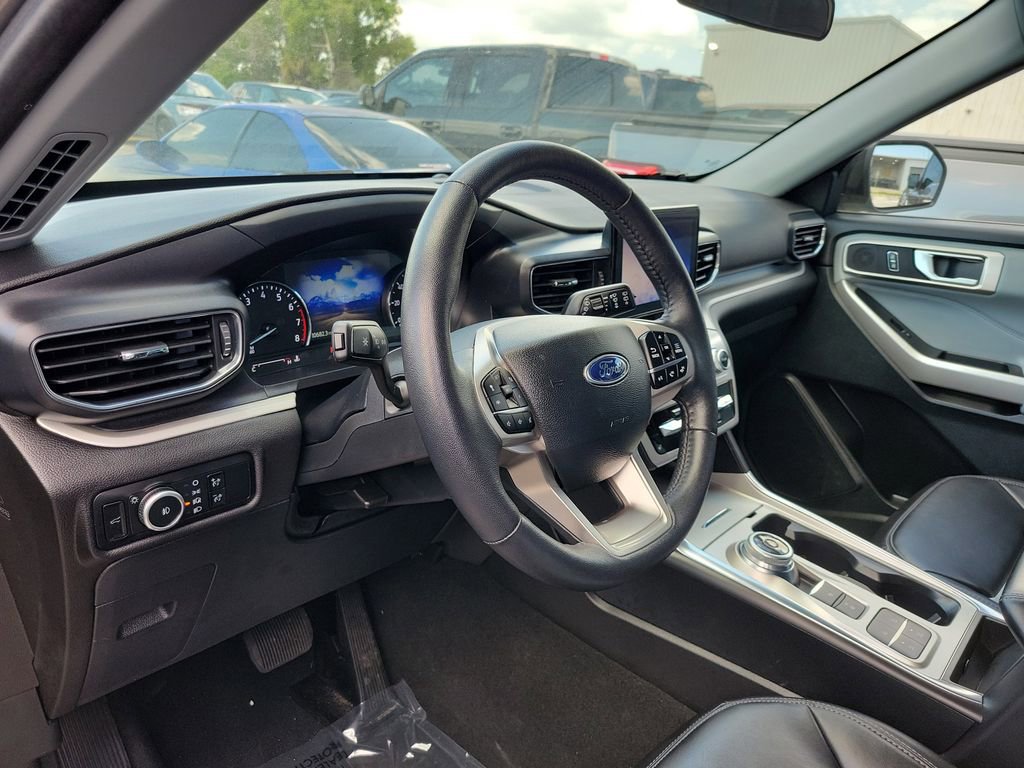 Used 2024 Ford Explorer XLT w/ Equipment Group 202A image 16