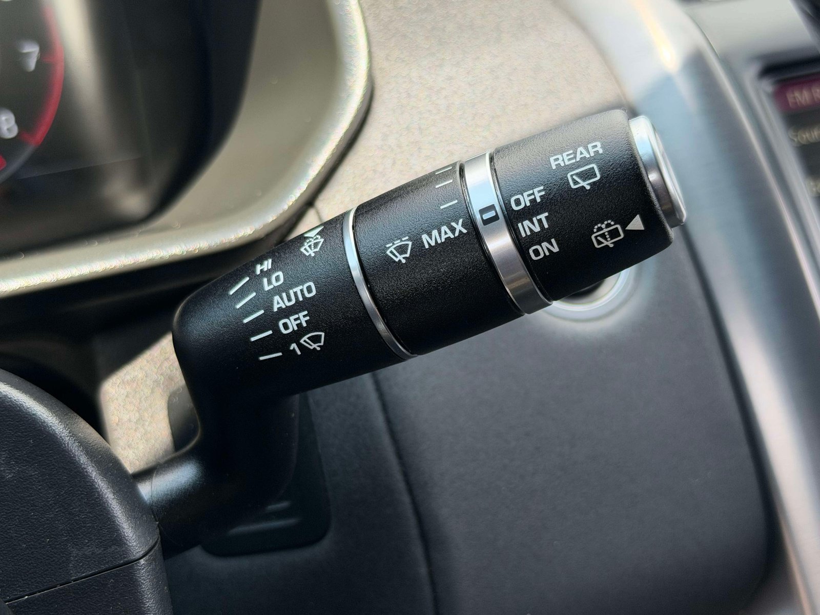 Used 2020 Land Rover Discovery Landmark AWD/4WD image 15