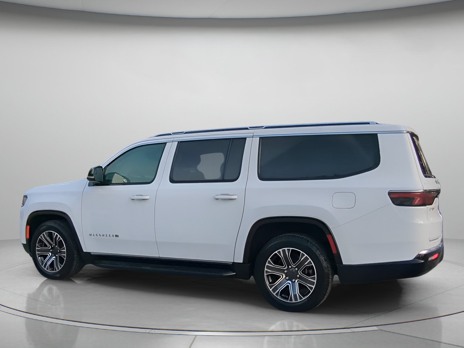 Used 2024 Jeep Wagoneer L Series II w/ Flexible Seating Group RWD image 20