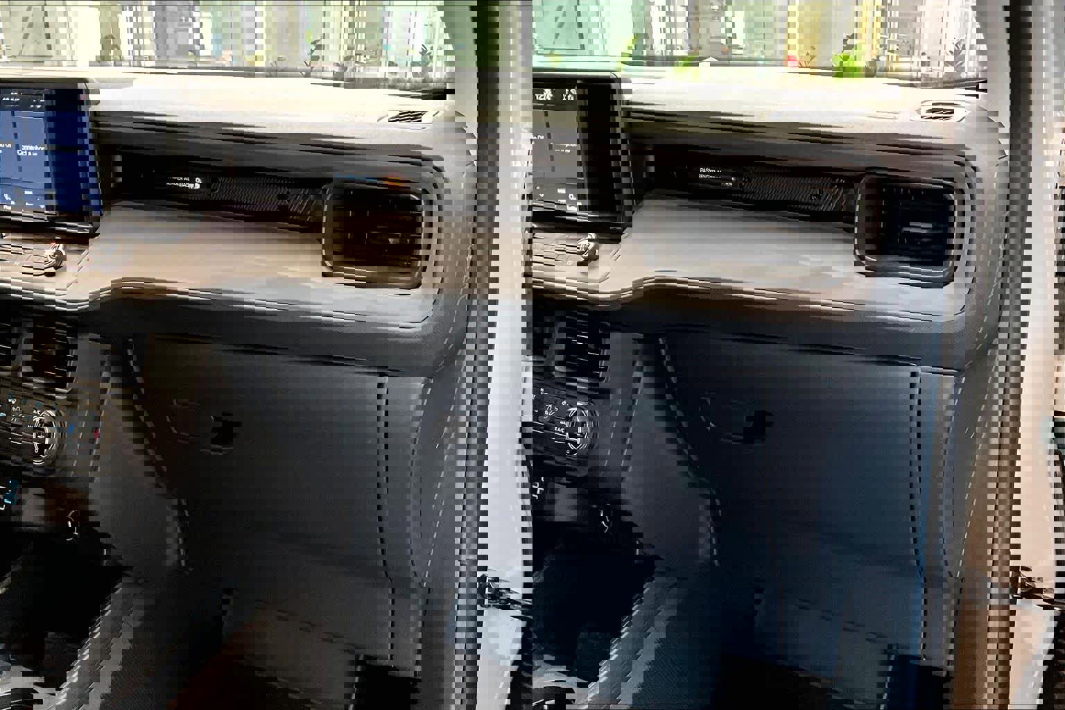 Used 2022 Ford Maverick XL image 18