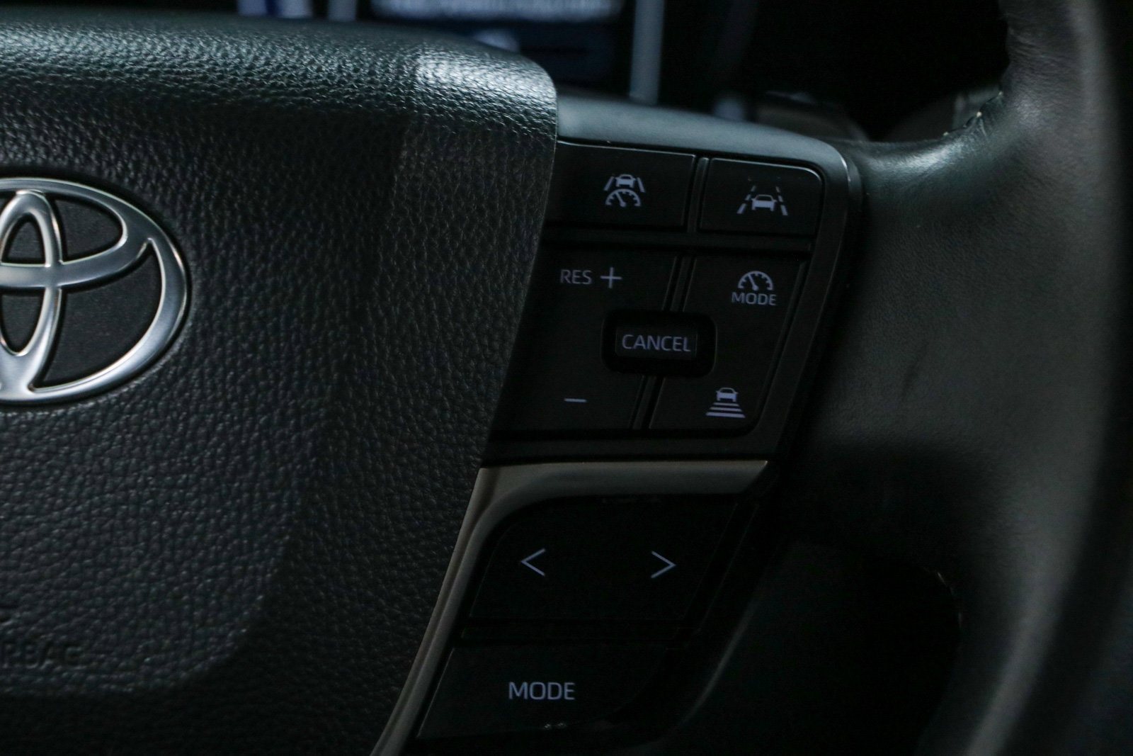 Used 2025 Toyota Camry SE FWD image 14