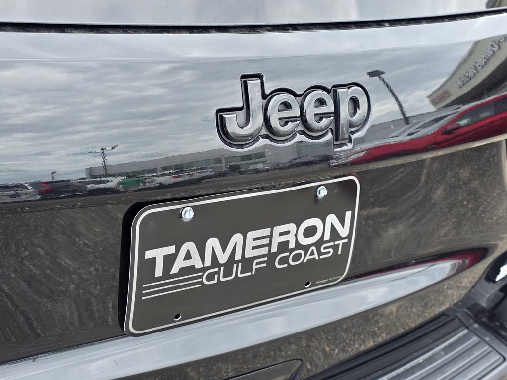 Used 2020 Jeep Grand Cherokee Altitude AWD/4WD image 32