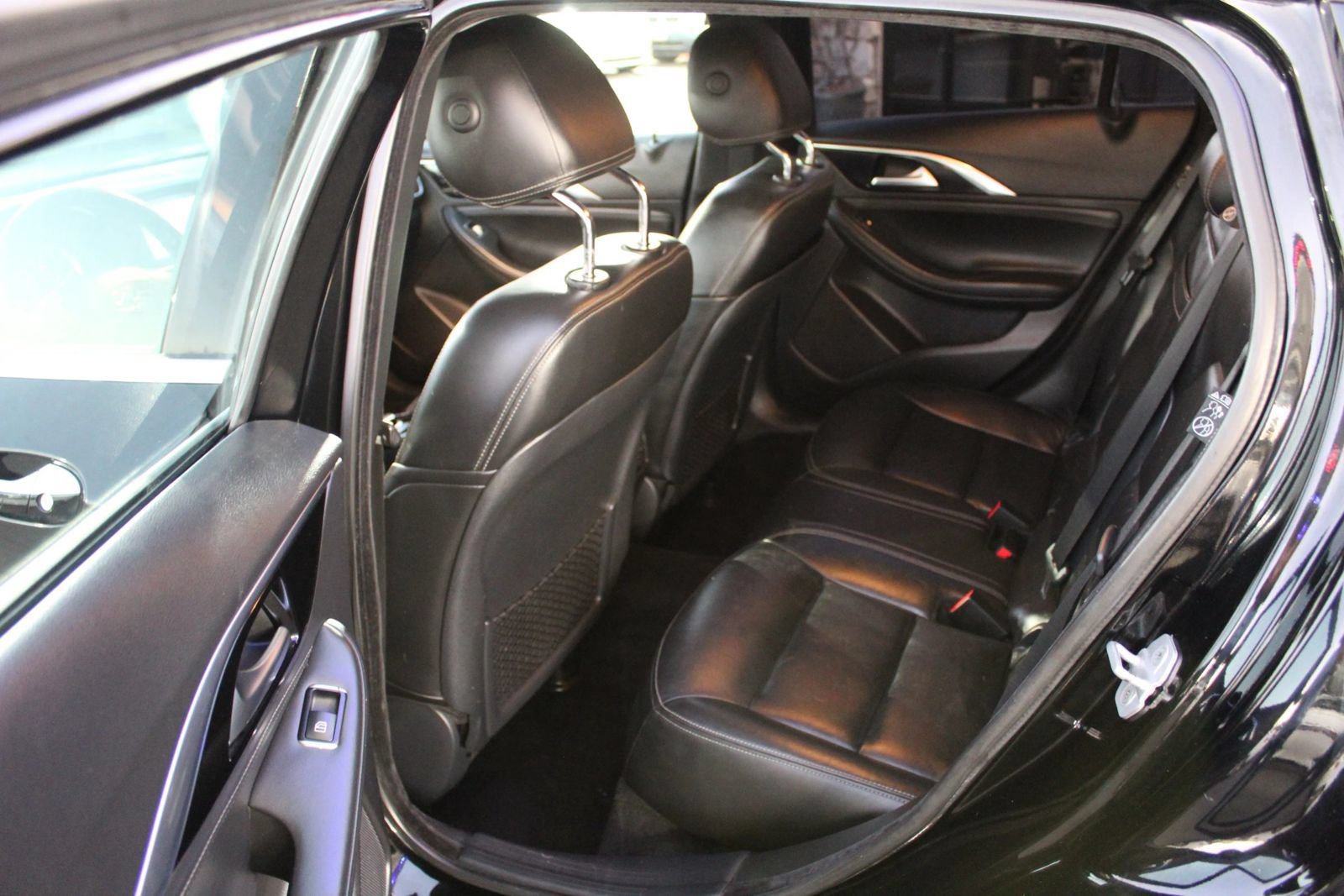 Used 2017 INFINITI QX30 Premium FWD image 12