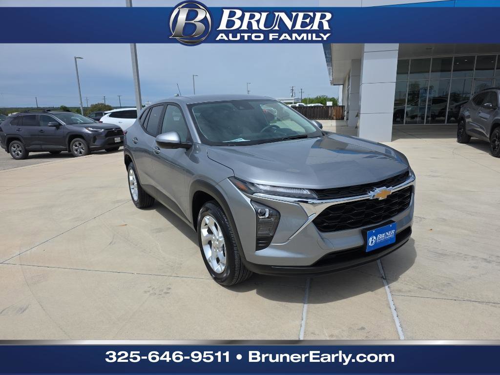 Certified 2025 Chevrolet Trax LS w/ LS Convenience Package image 1