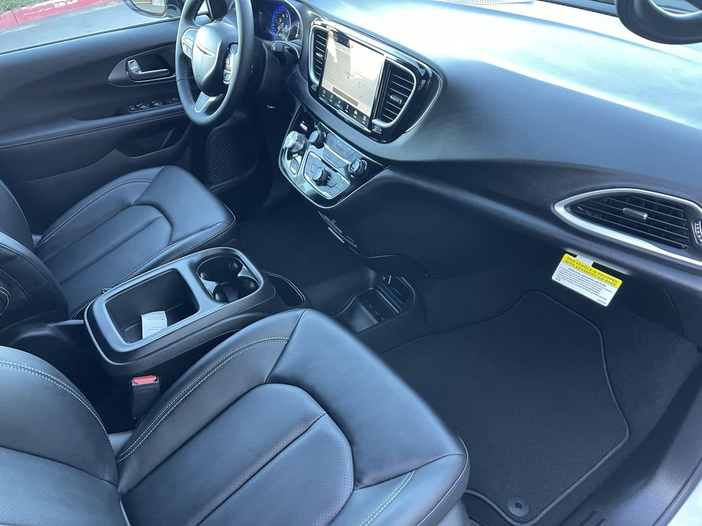 New 2026 Chrysler Voyager LX FWD image 27
