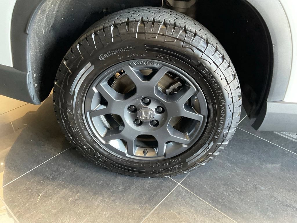 Used 2025 Honda Pilot TrailSport image 8