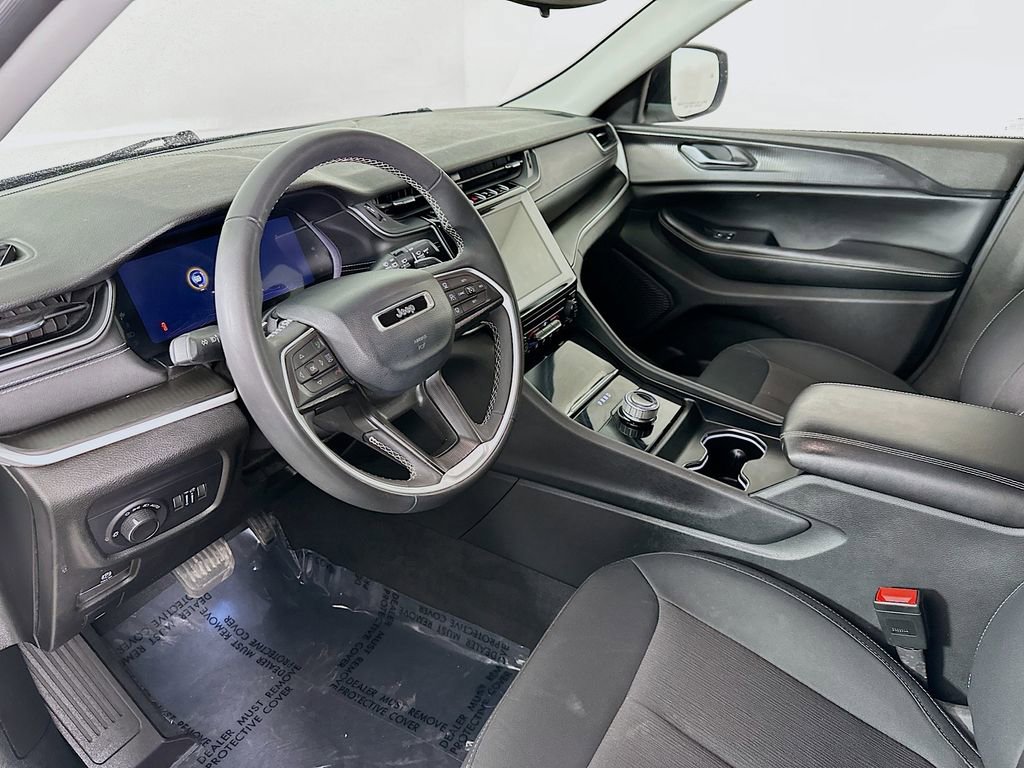 Certified 2023 Jeep Grand Cherokee Laredo image 16