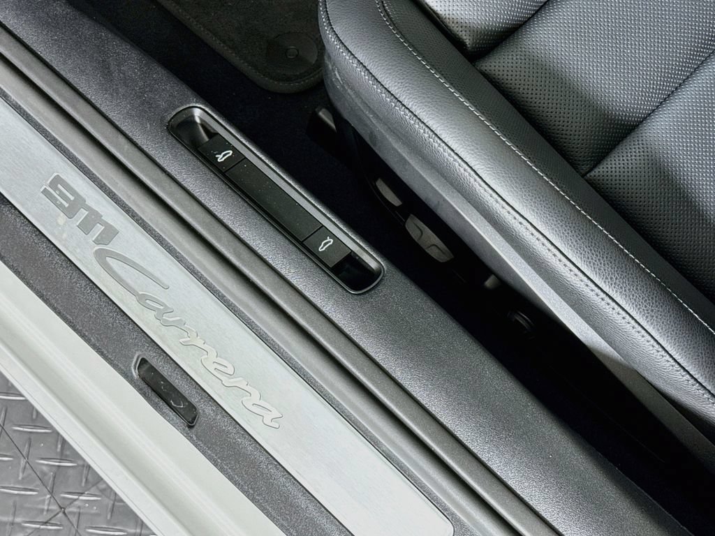Certified 2025 Porsche 911 Carrera RWD image 27
