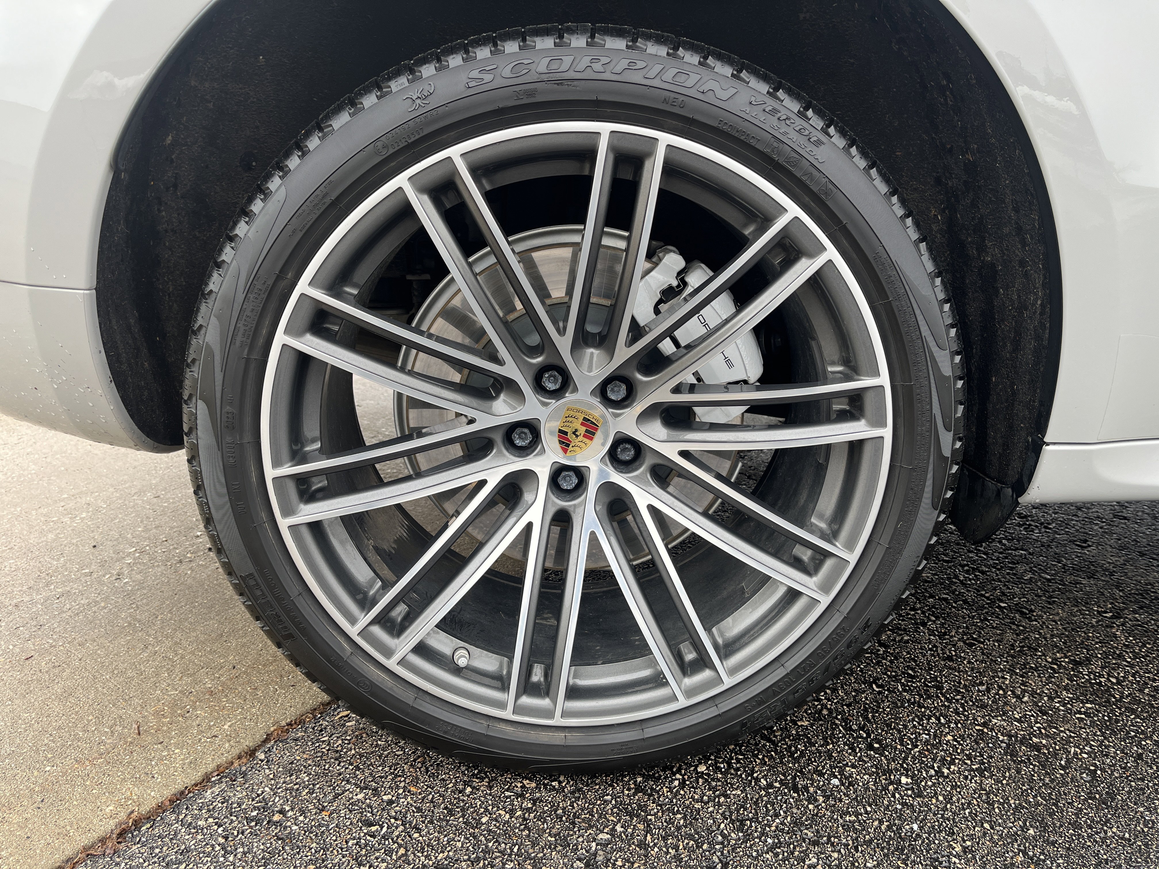 Used 2020 Porsche Macan Turbo image 23