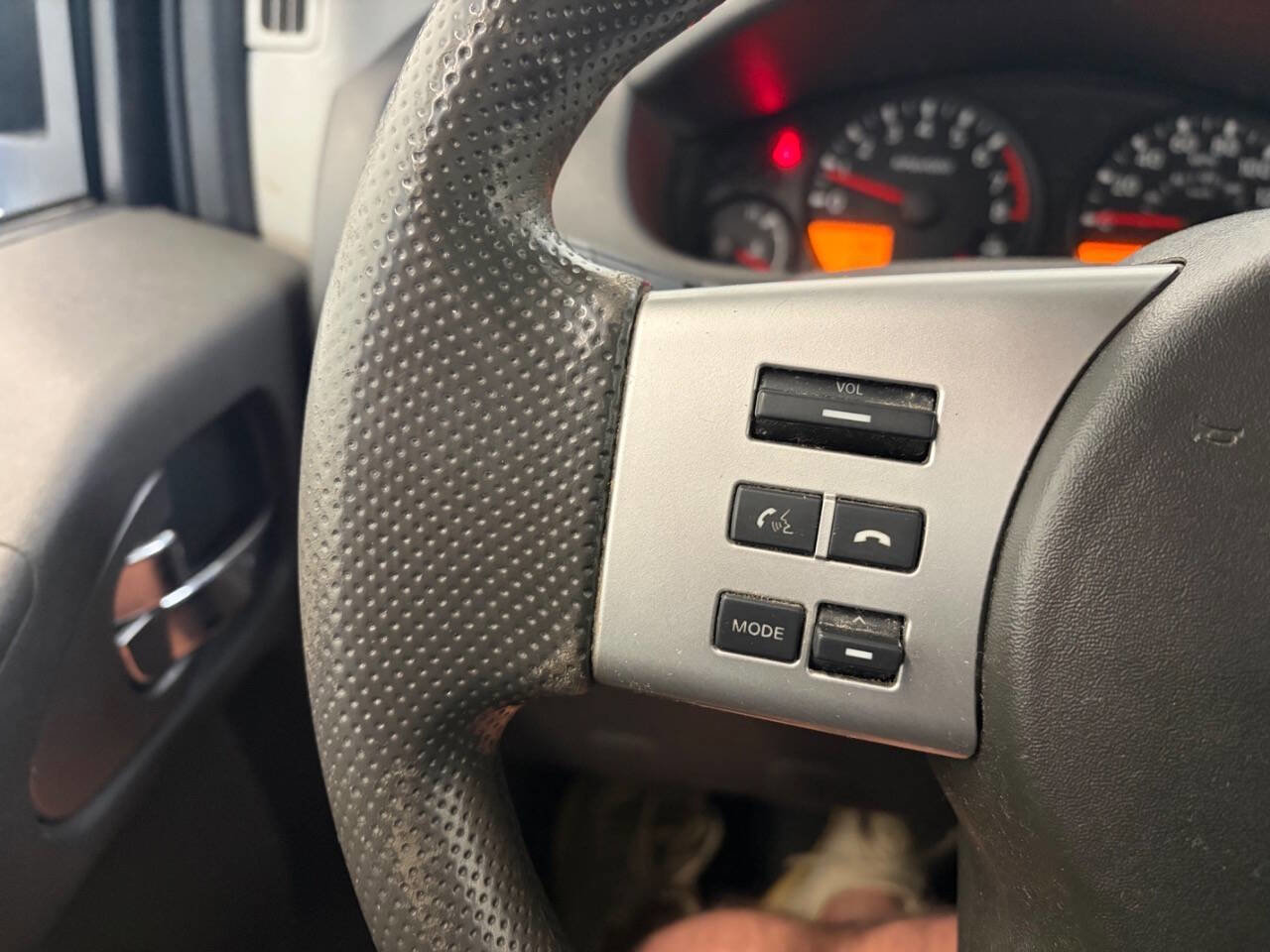 Used 2014 Nissan Frontier SV AWD/4WD image 16