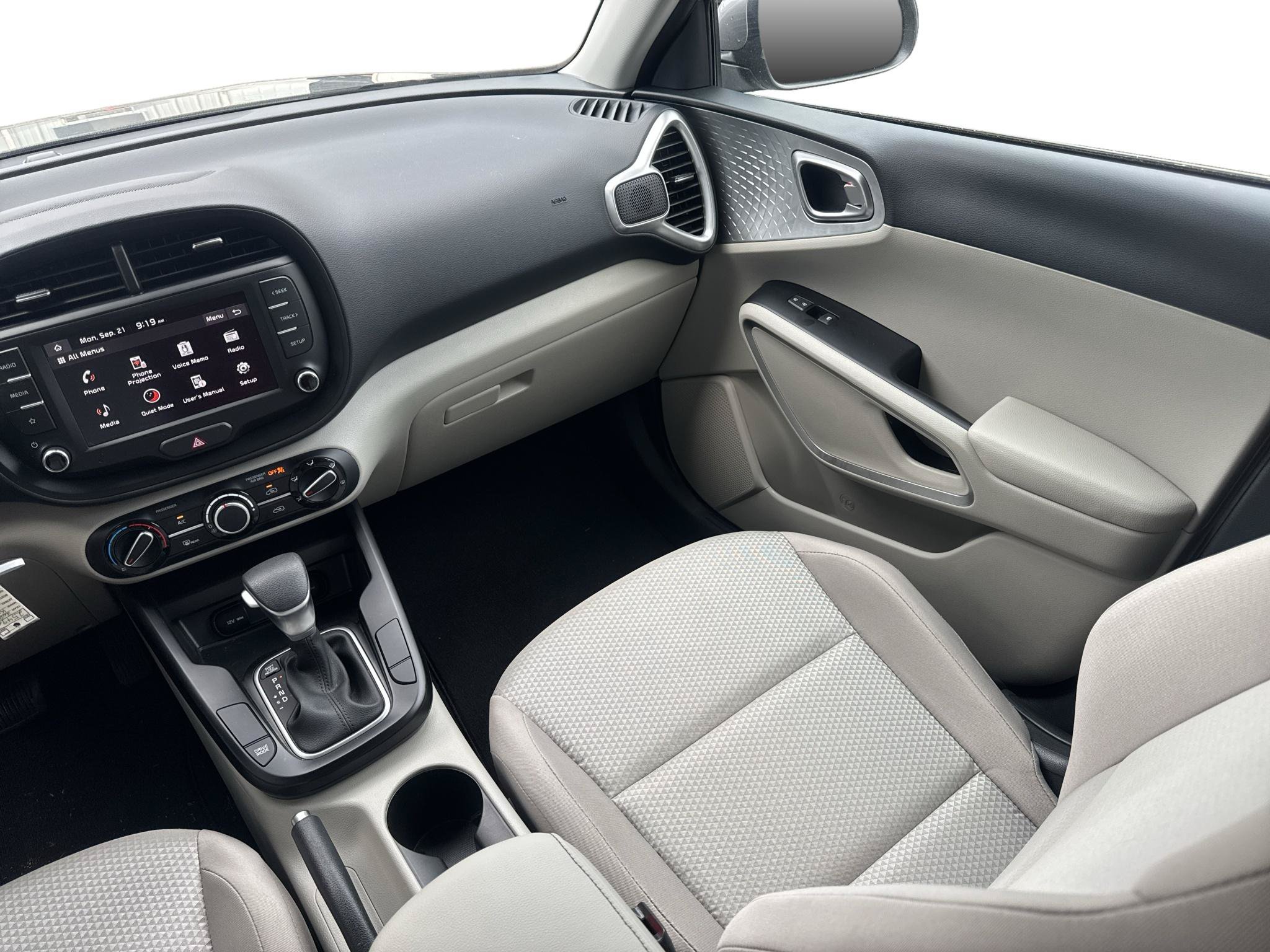 Certified 2025 Kia Soul LX w/ LX Technology Package FWD image 8