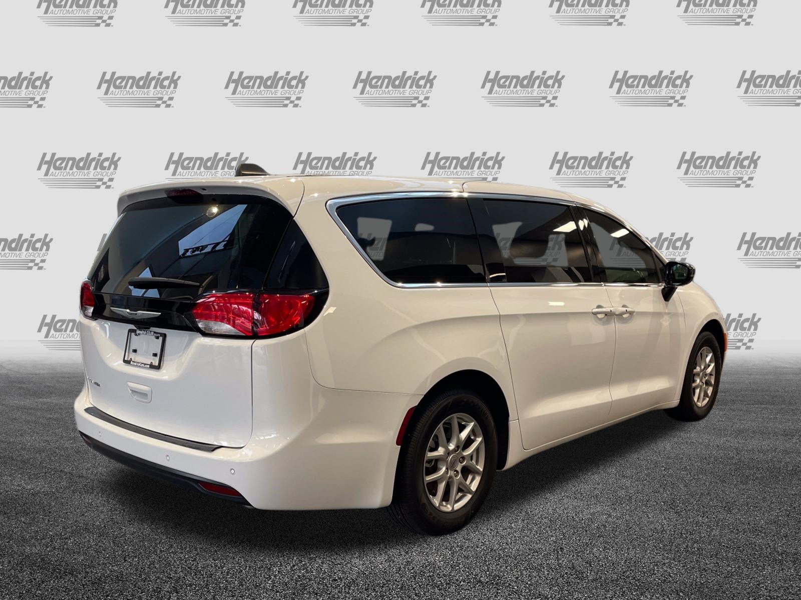 Used 2025 Chrysler Voyager LX FWD image 10