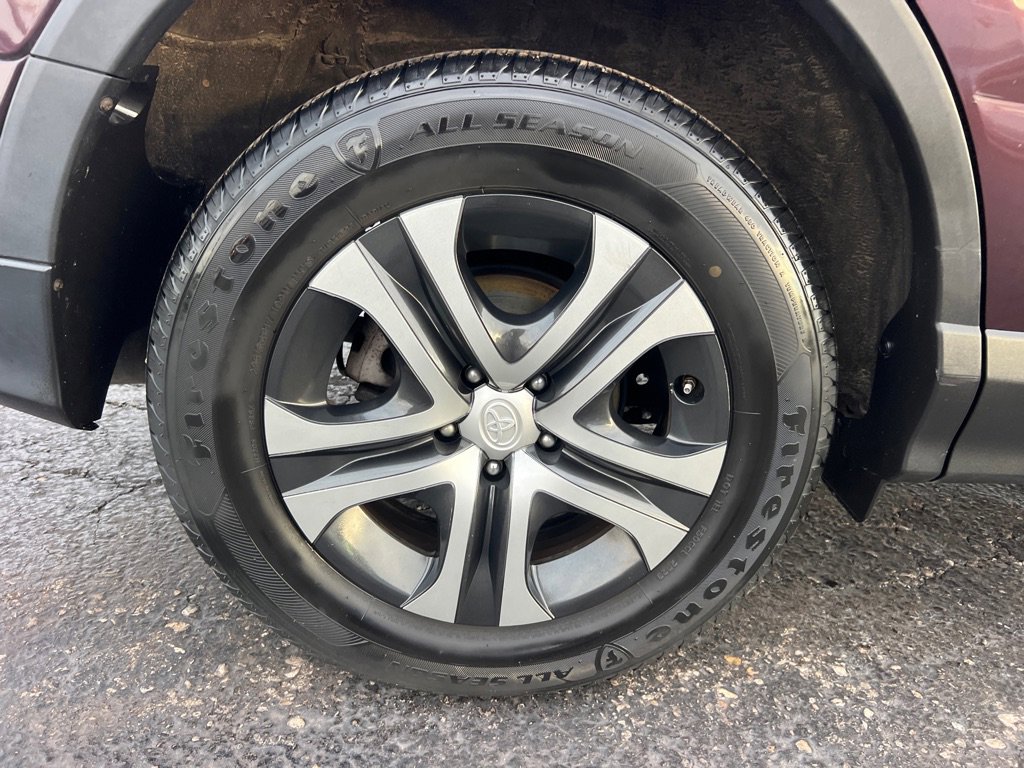 Used 2018 Toyota RAV4 LE image 41