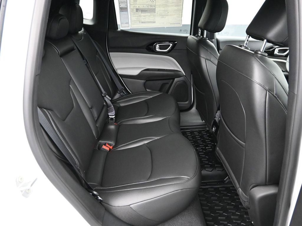 Certified 2025 Jeep Compass Limited image 17