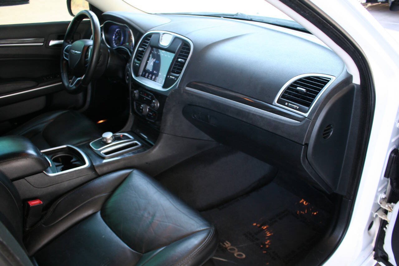 Used 2017 Chrysler 300 Limited RWD image 14