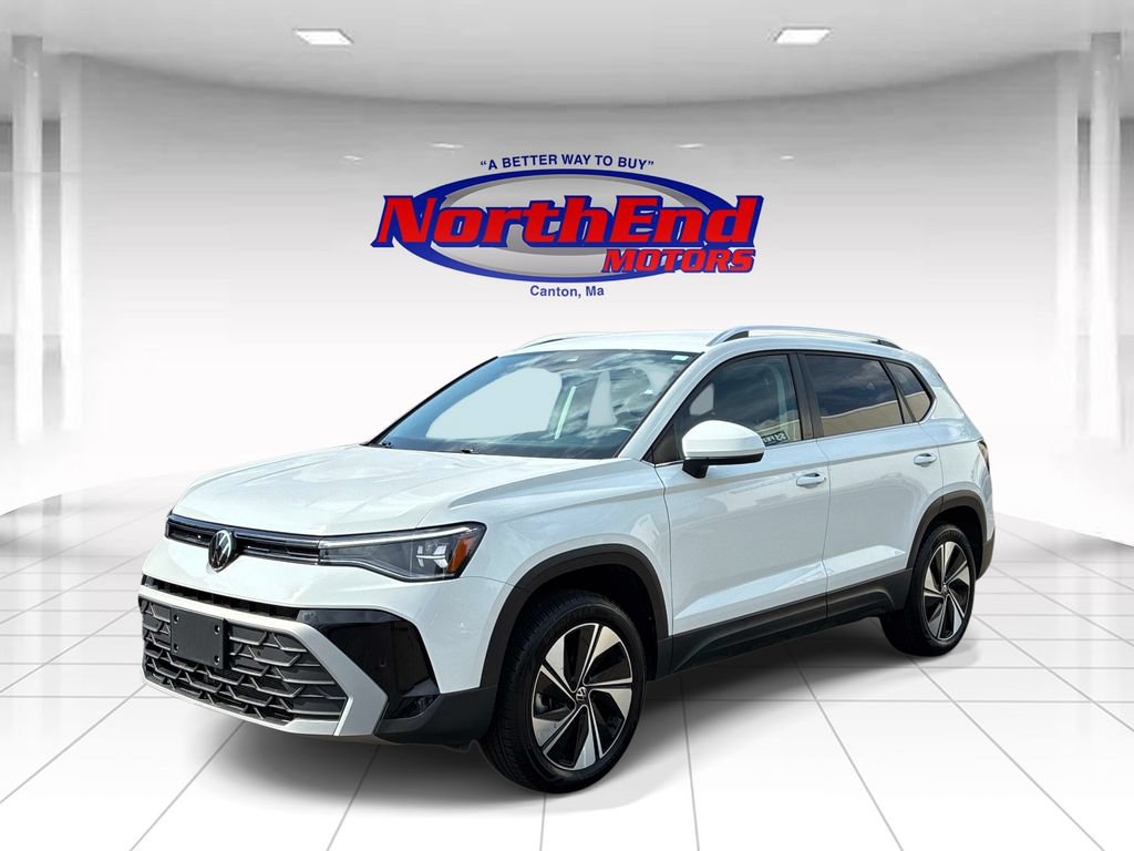 Used 2025 Volkswagen Taos SE AWD/4WD image 3