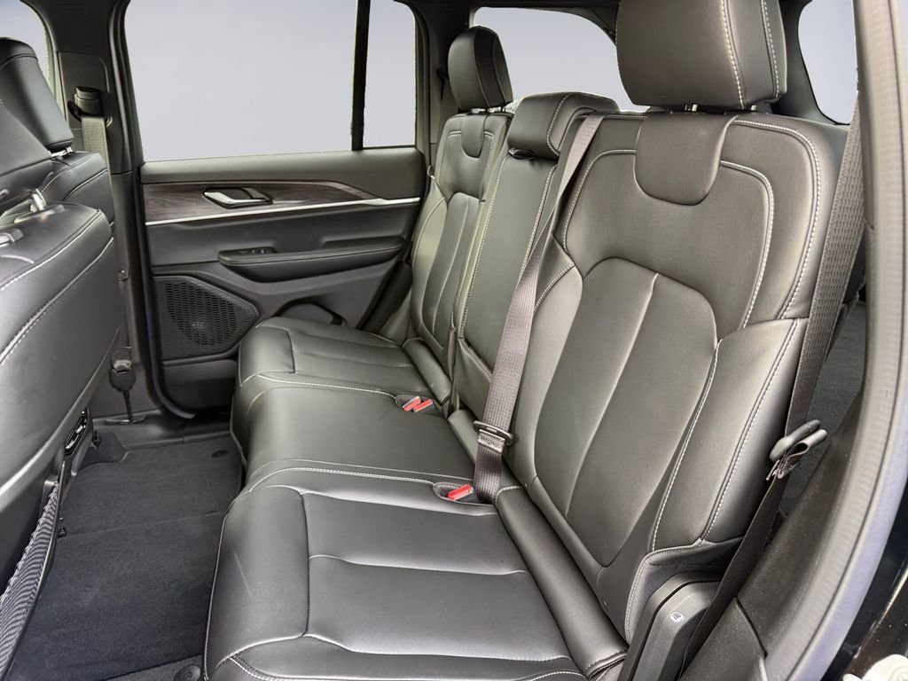 New 2025 Jeep Grand Cherokee Limited w/ Trailer Tow Package image 18