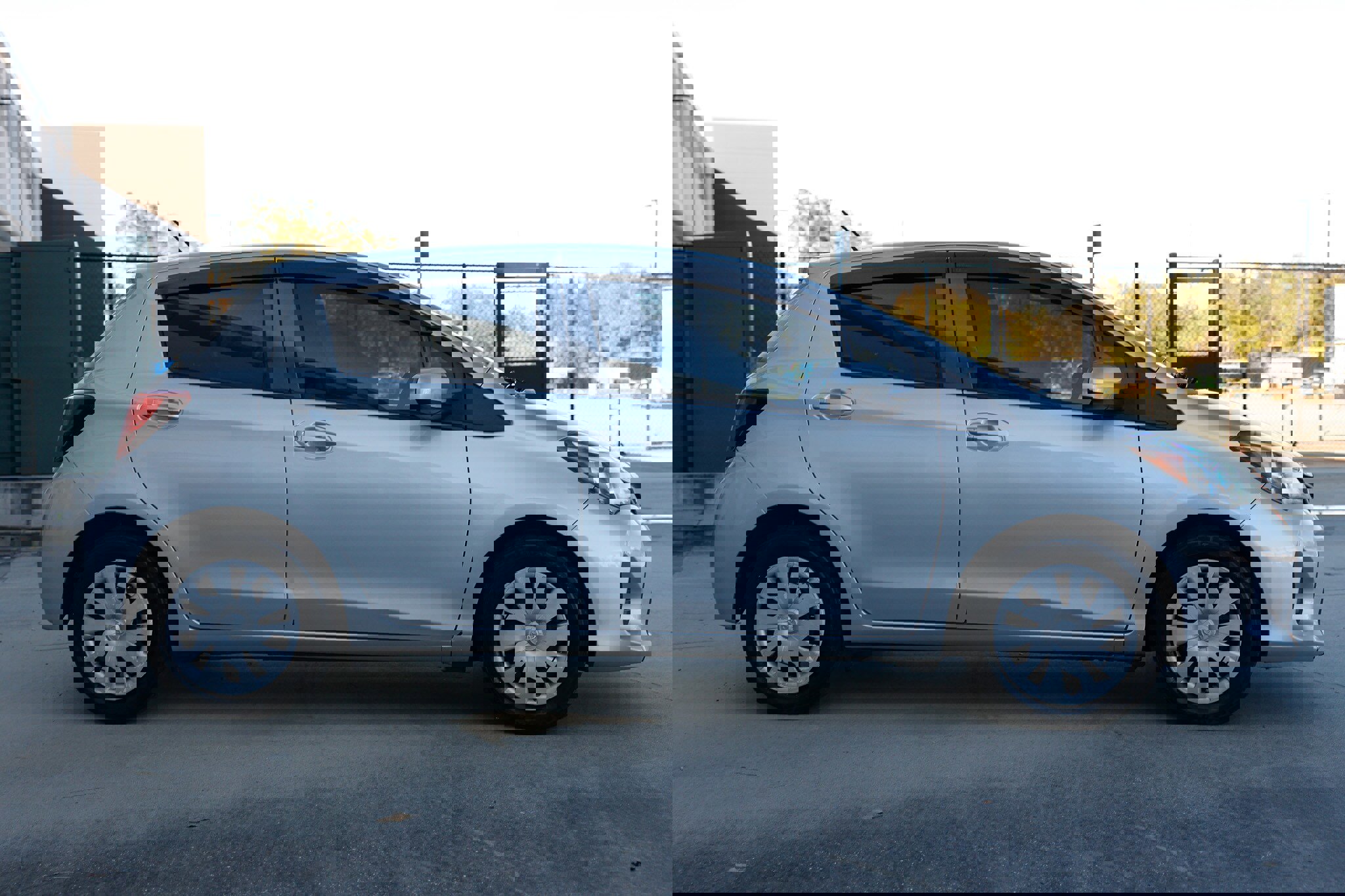 Used 2016 Toyota Yaris L image 18