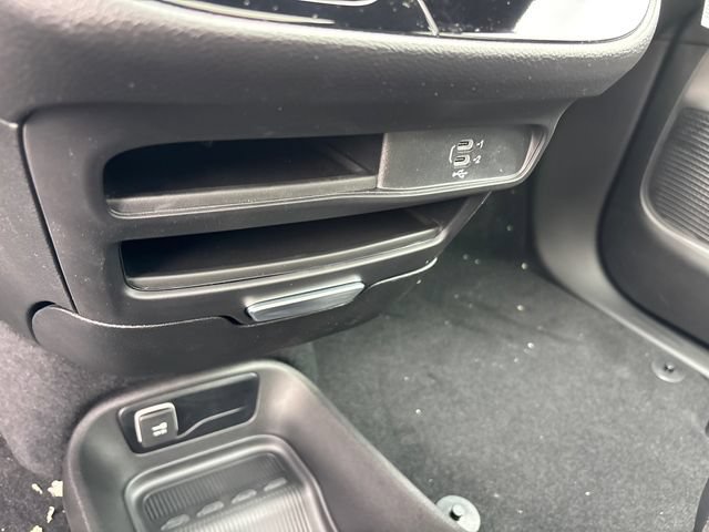 New 2027 Chrysler Pacifica Select w/ Family Tech Group AWD/4WD image 26