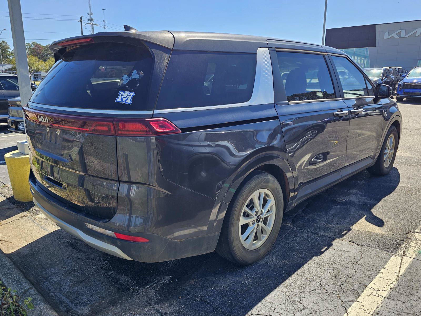 Used 2024 Kia Carnival LX FWD image 8