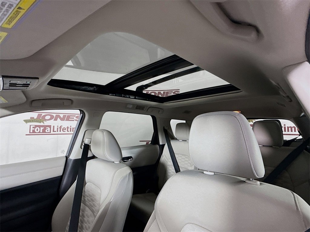 Certified 2022 Nissan Pathfinder SV w/ SV Premium Package image 11