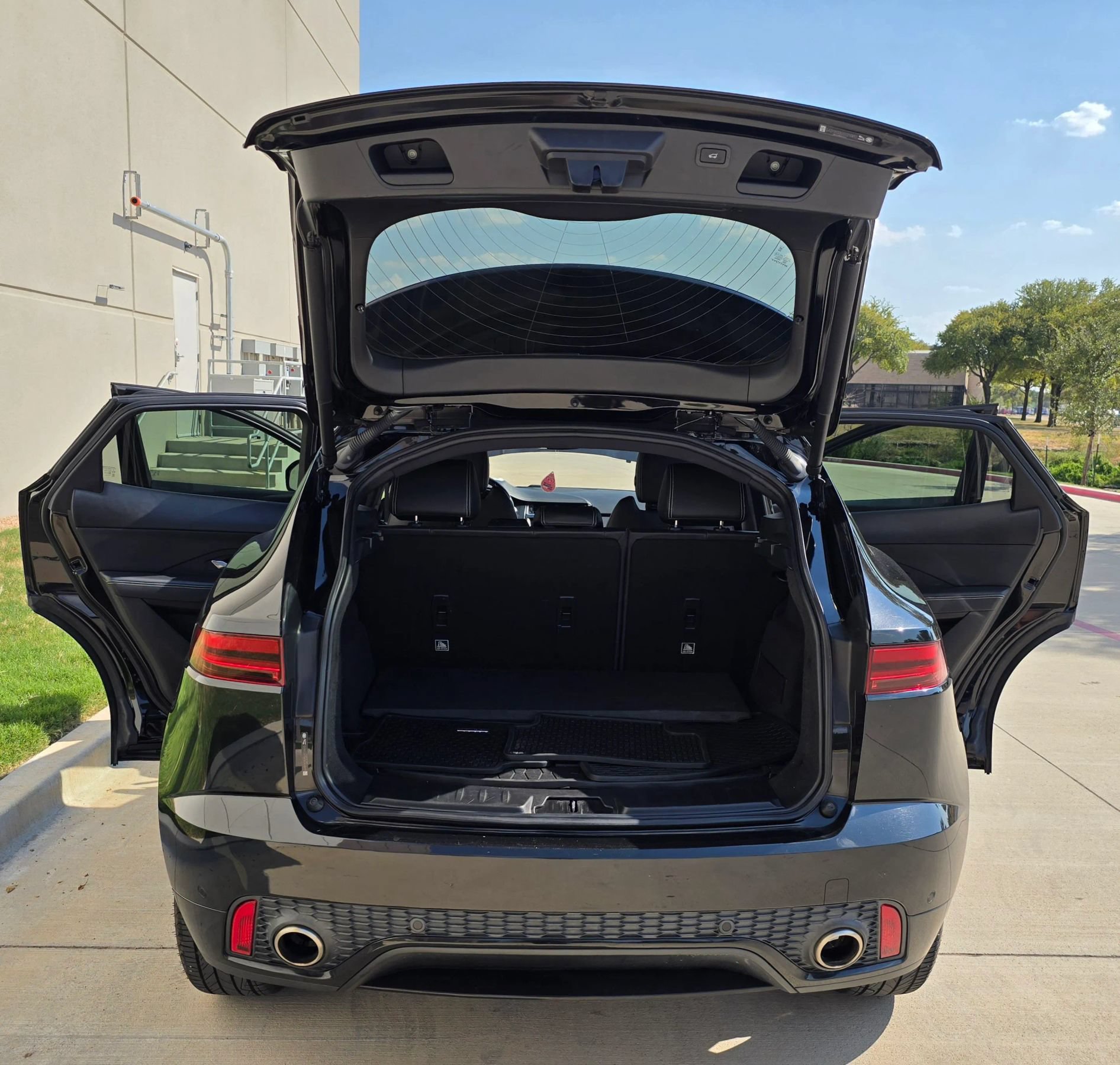 Used 2018 Jaguar E-PACE R-Dynamic HSE AWD/4WD image 11