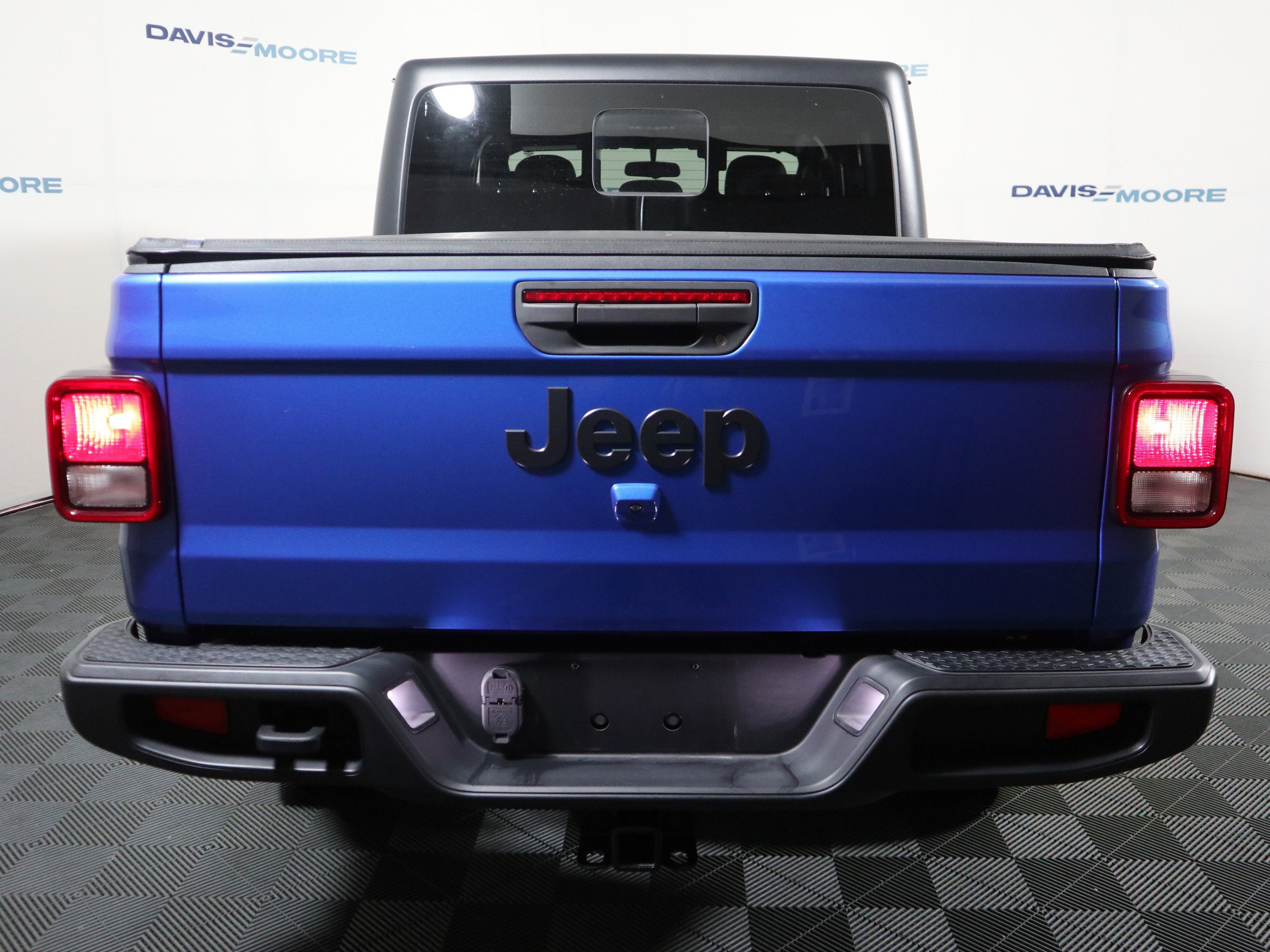 Used 2022 Jeep Gladiator Sport image 7