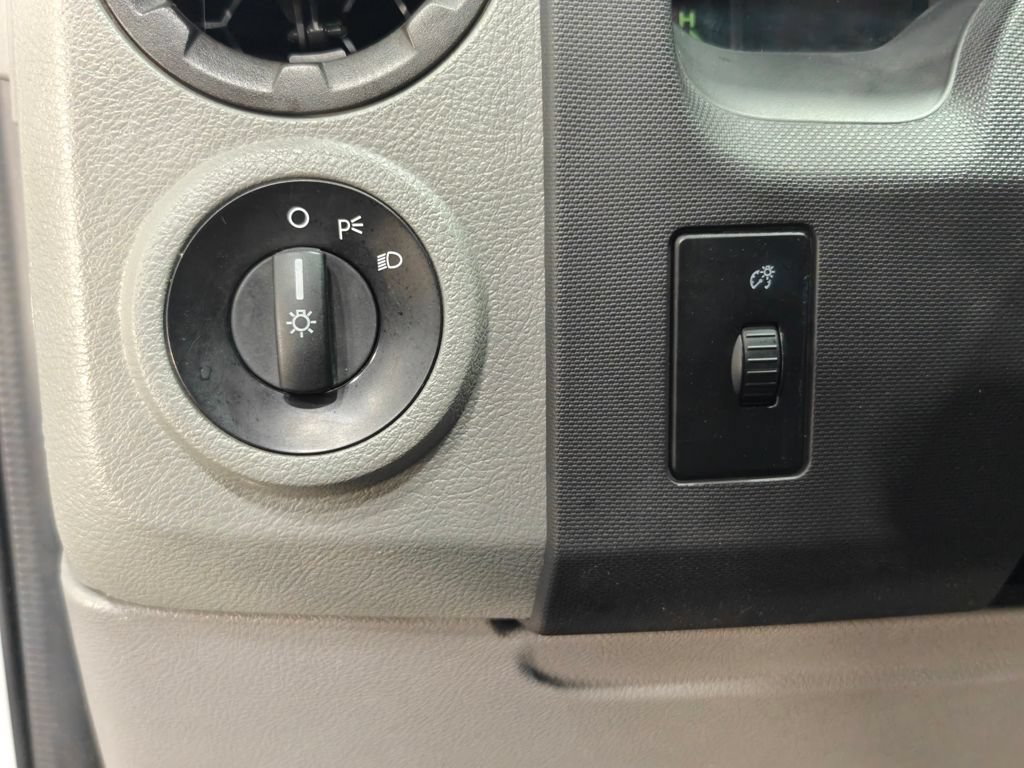 Used 2014 Ford E-250 and Econoline 250 Extended w/ Power Group RWD image 6