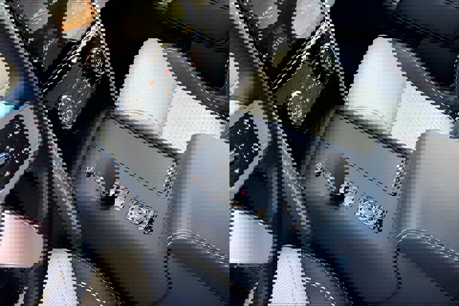 Used 2024 Land Rover Discovery Metropolitan Edition image 16