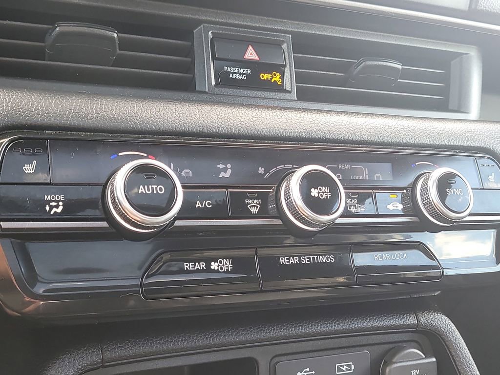 Used 2025 Honda Pilot TrailSport image 25