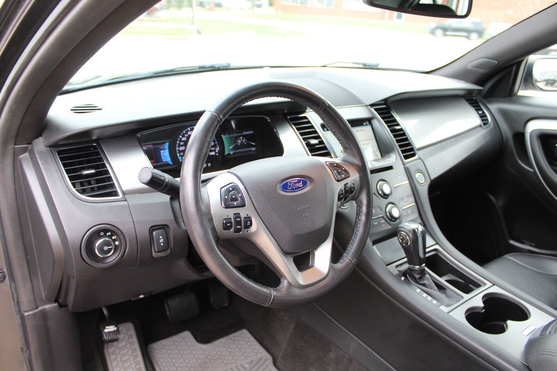 Used 2018 Ford Taurus SEL w/ Equipment Group 201A FWD image 23