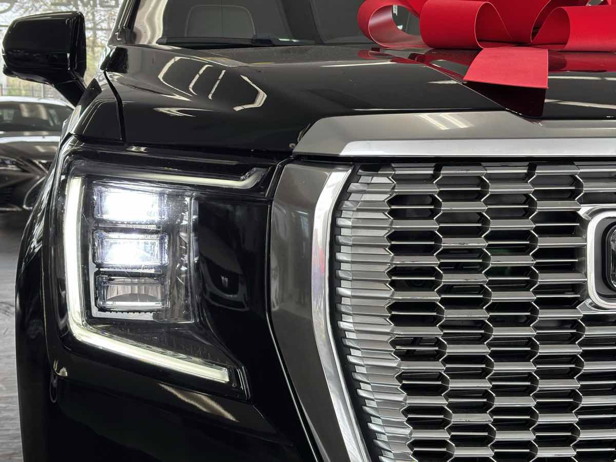 Used 2023 GMC Yukon XL Denali AWD/4WD image 6