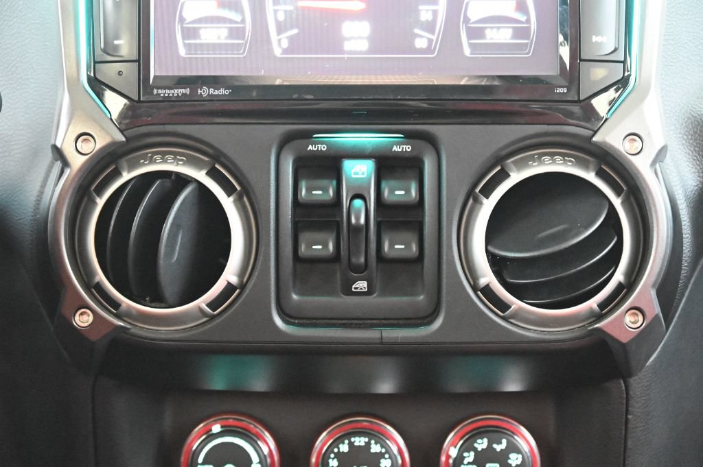 Used 2018 Jeep Wrangler Unlimited Rubicon w/ Cold Weather Group AWD/4WD image 44