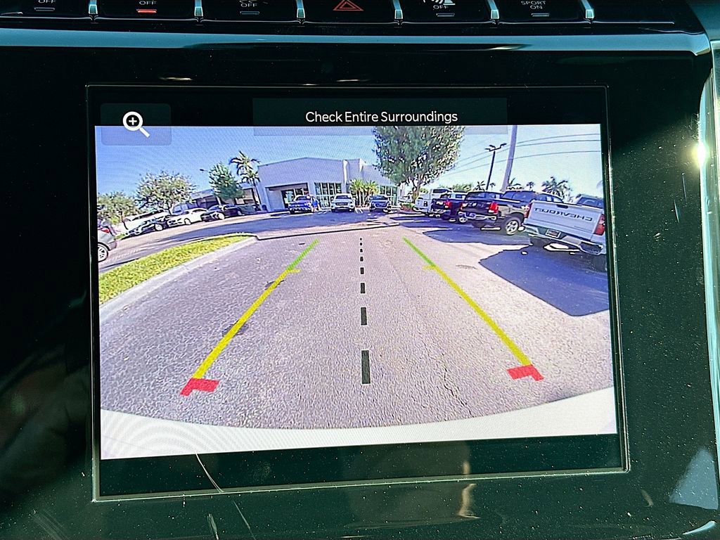Used 2025 Jeep Grand Cherokee Laredo RWD image 14