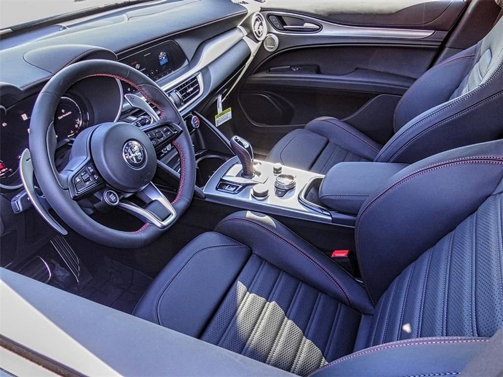 New 2024 Alfa Romeo Stelvio Ti image 6