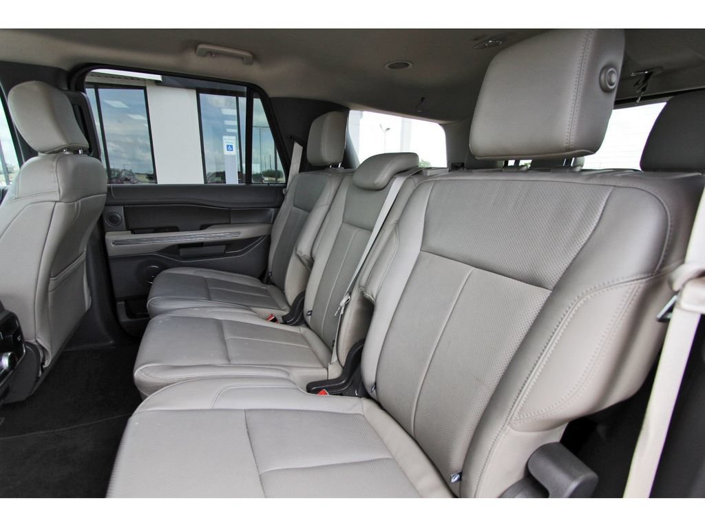Used 2018 Ford Expedition XLT w/ Equipment Group 202A RWD image 31
